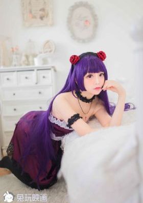 男子被扇耳光后连续击打女子头部